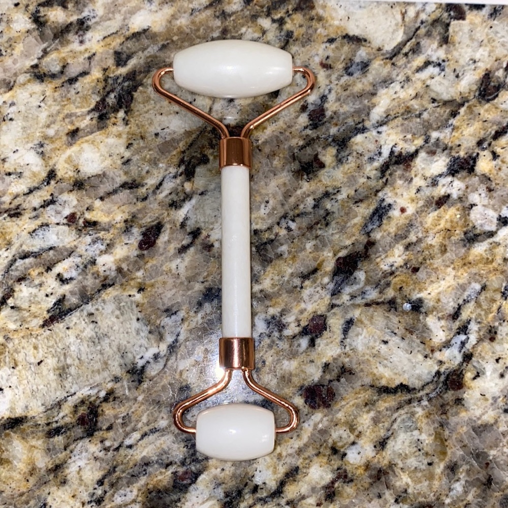 Facial roller